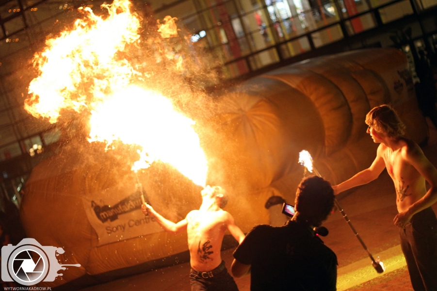 Taniec z ogniem (Fire Show) na Rynku Manufaktury - ZDJĘCIA